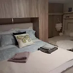 Urban Loft Living Lägenhet Kardítsa